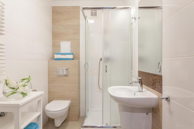 One-Bedroom Apartment Wierzbowa 3