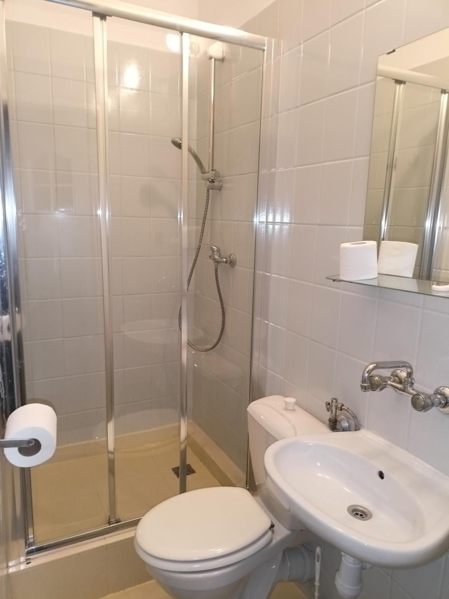 Standard Single Room Shower
