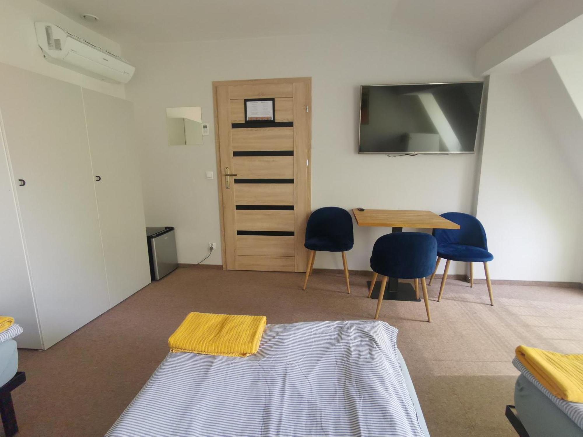 Deluxe Triple Room Private External Bathroom