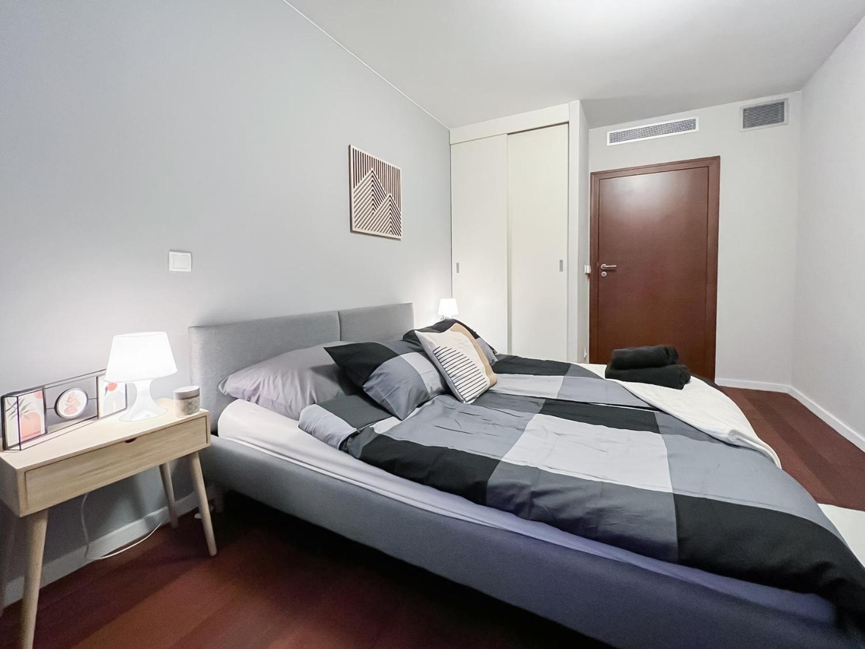 One-Bedroom Apartment,1593492462:JPEG
