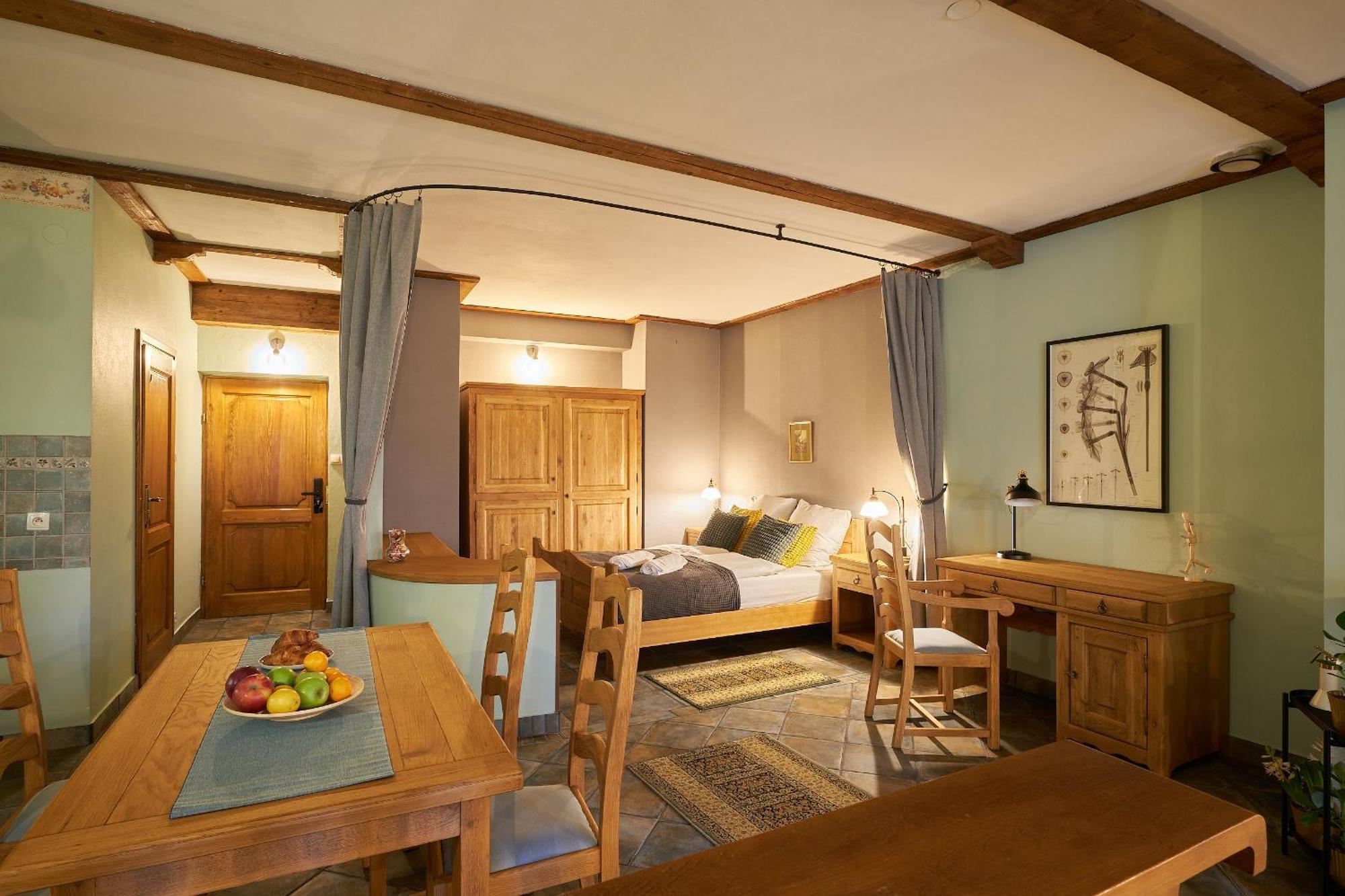 One-Bedroom Apartment