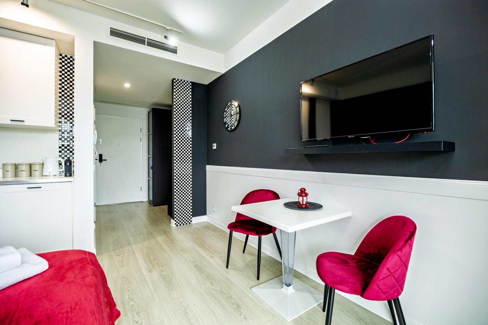 Deluxe Studio