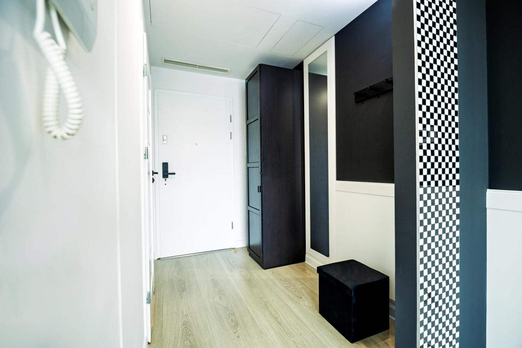 Deluxe Studio