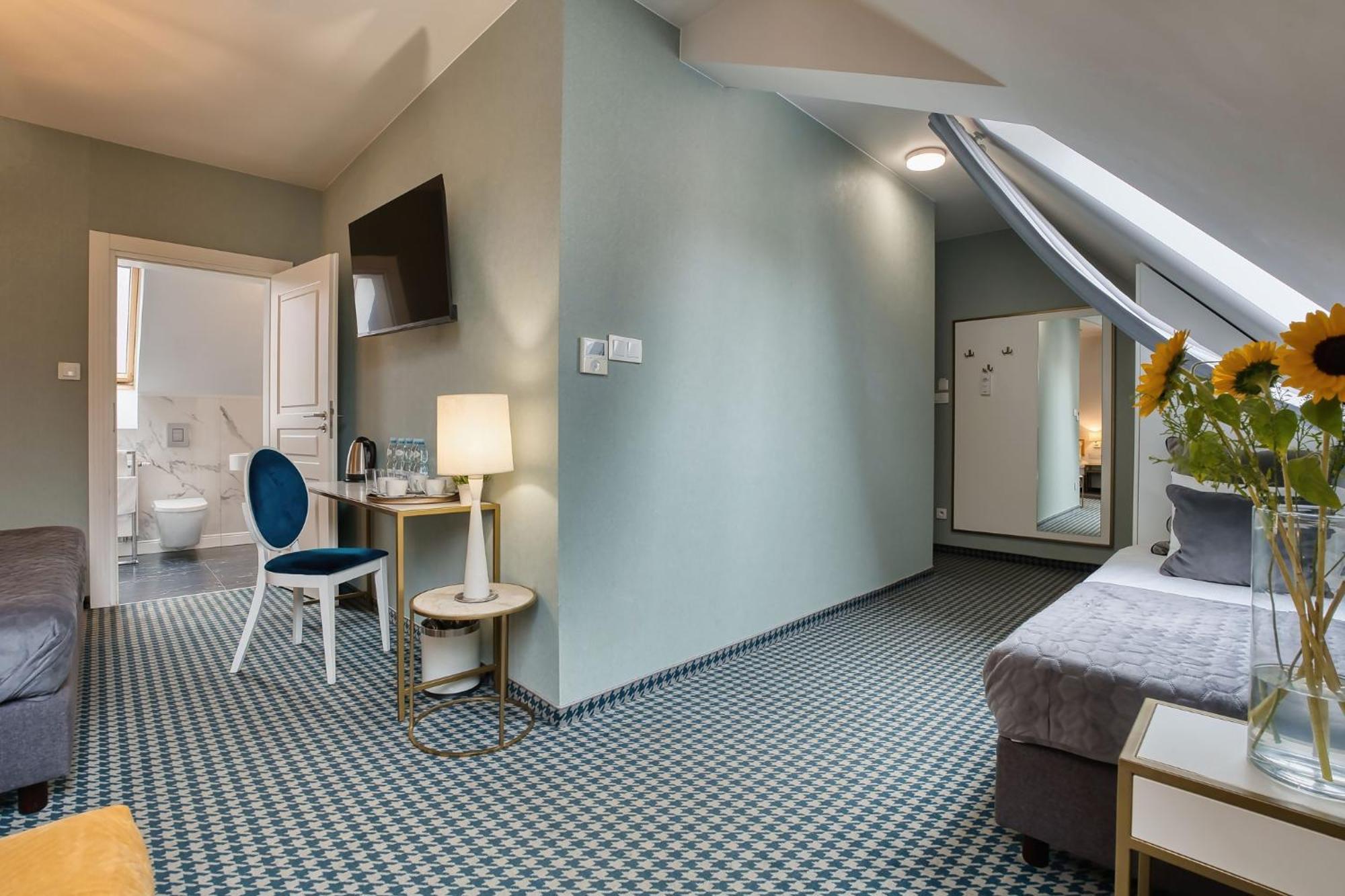 Top Floor Family Room 5 Guests