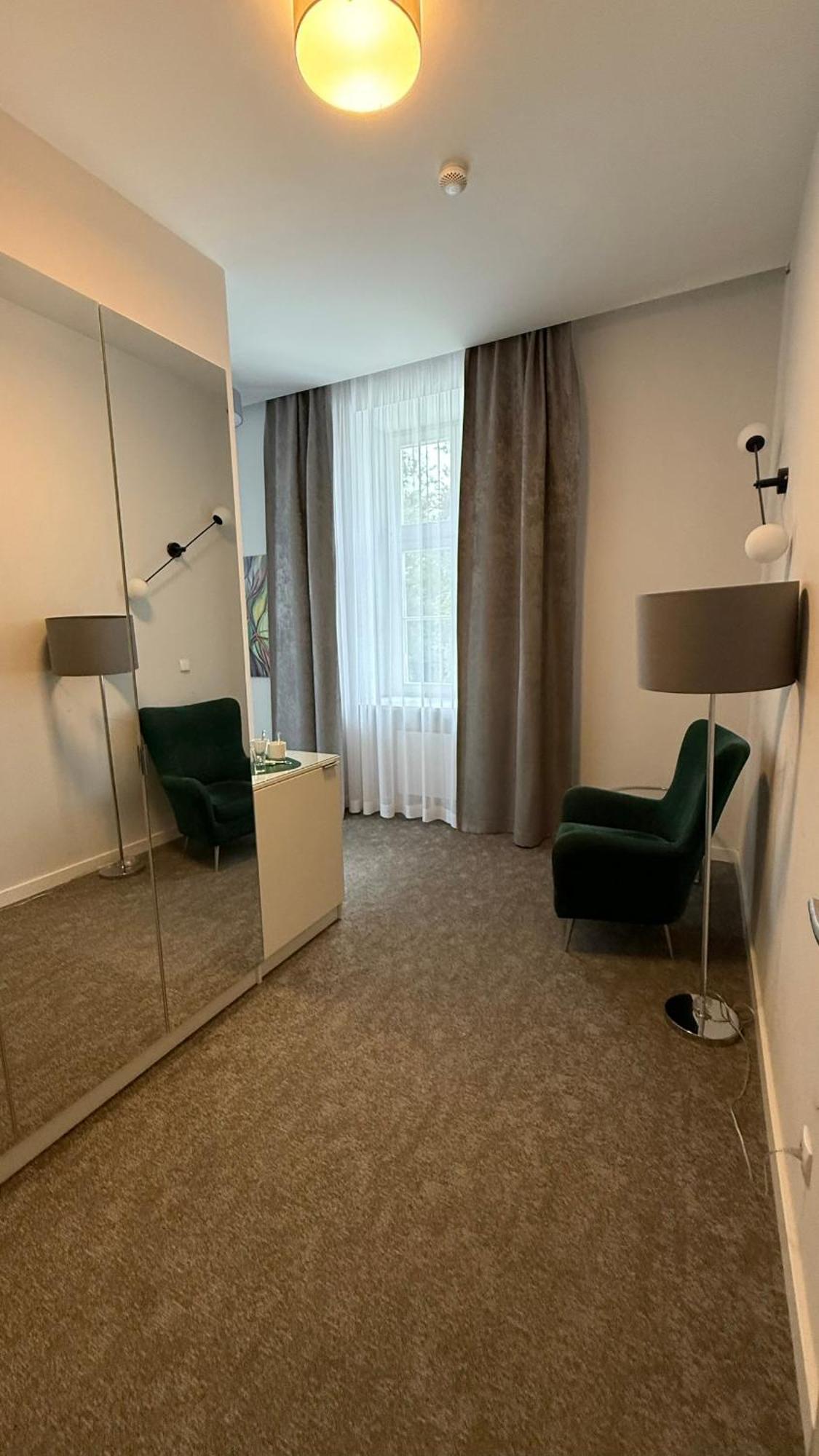 Deluxe Double Room Shower