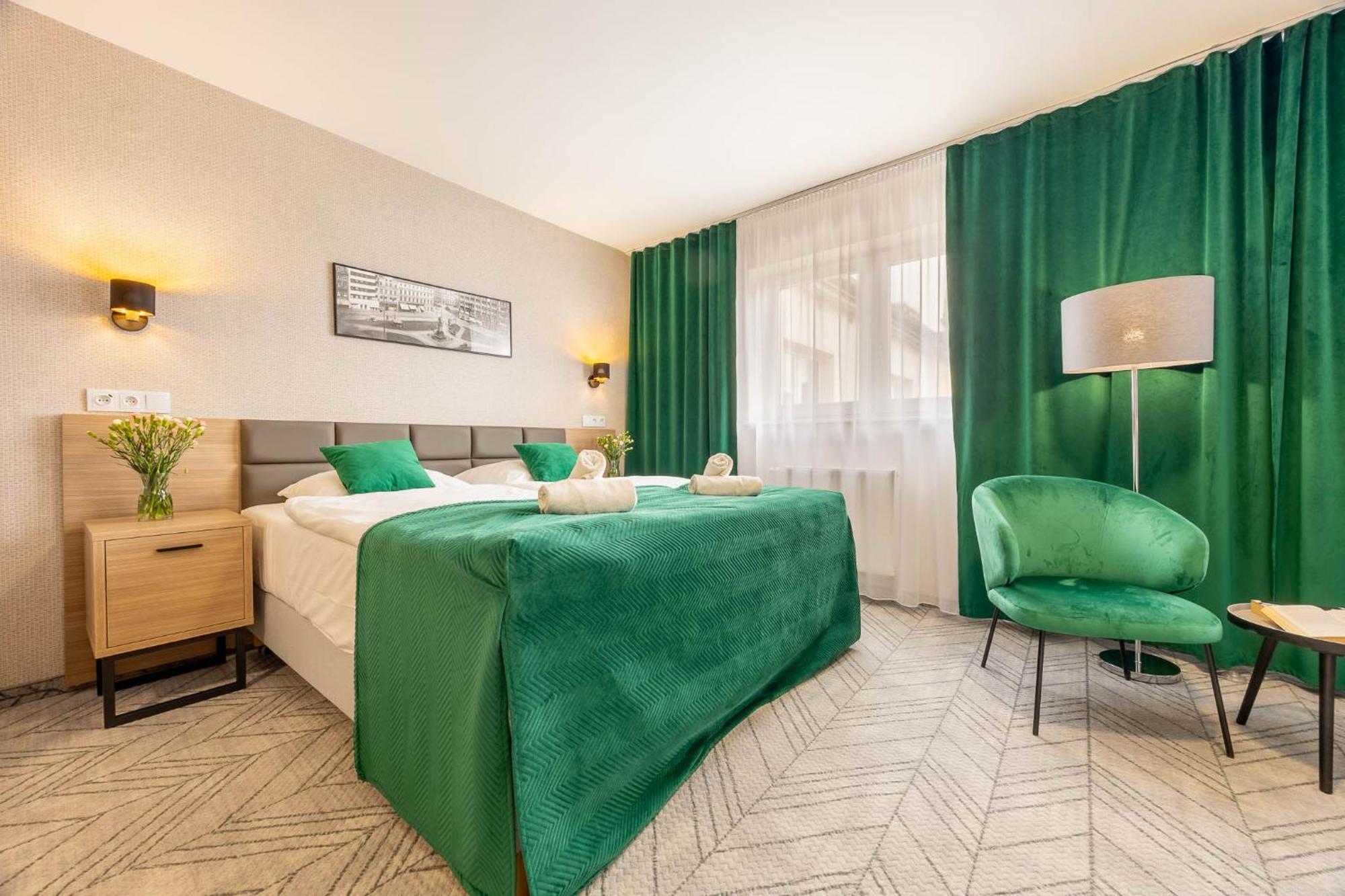 Deluxe Queen Room