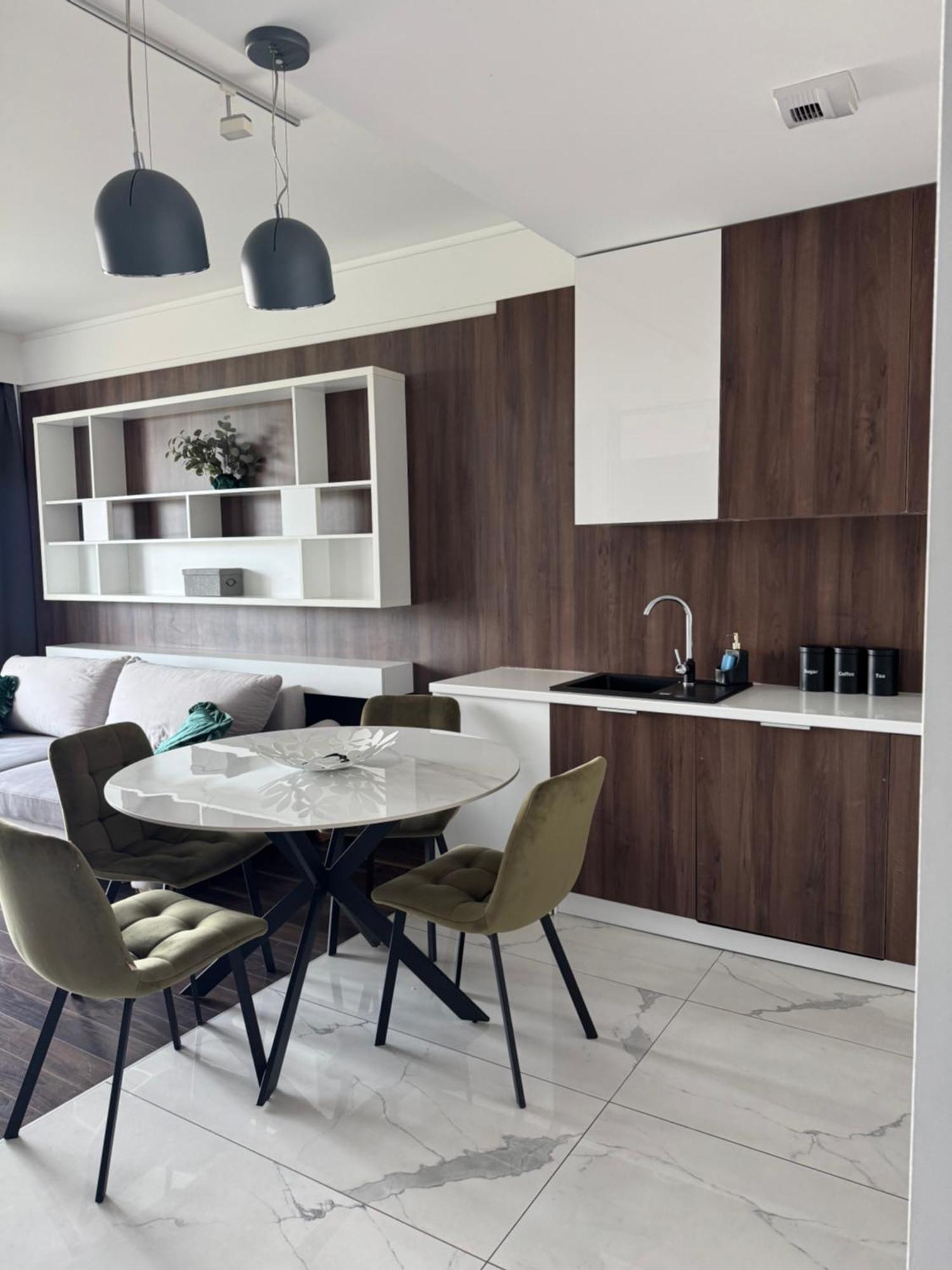 Deluxe One-Bedroom Apartment