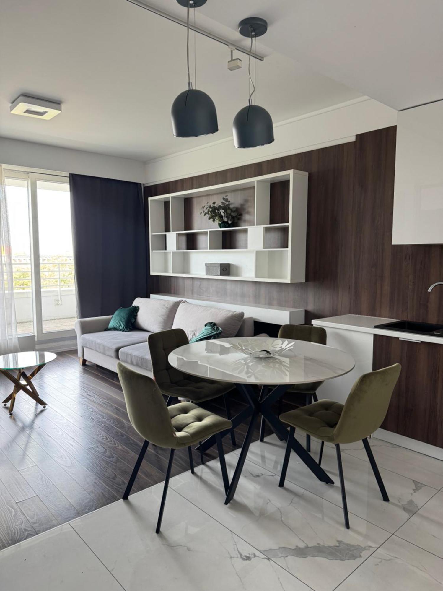Deluxe One-Bedroom Apartment