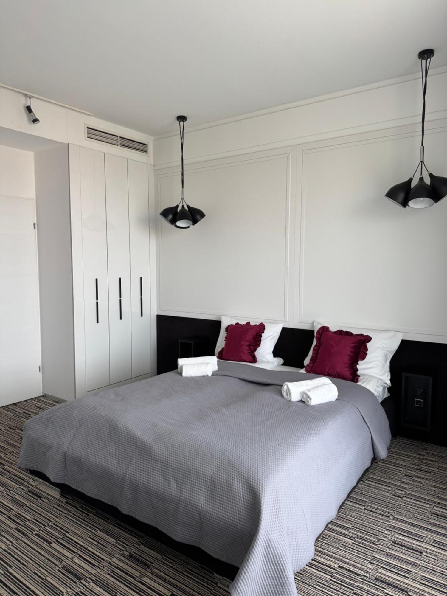 Deluxe One-Bedroom Apartment