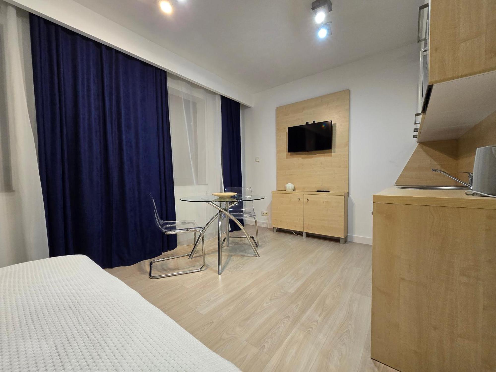 Deluxe Studio