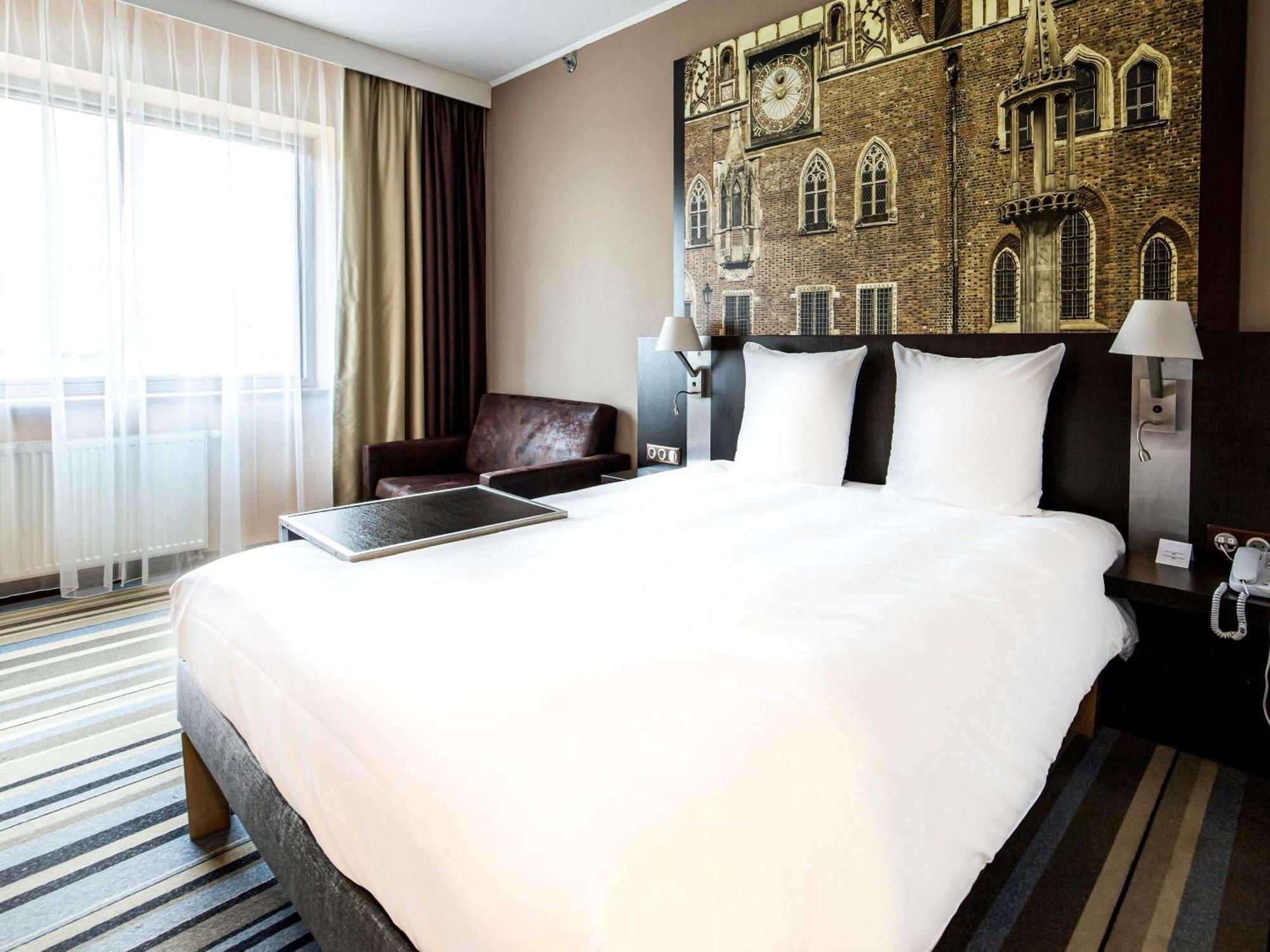 Classic Double Room Sofa City View