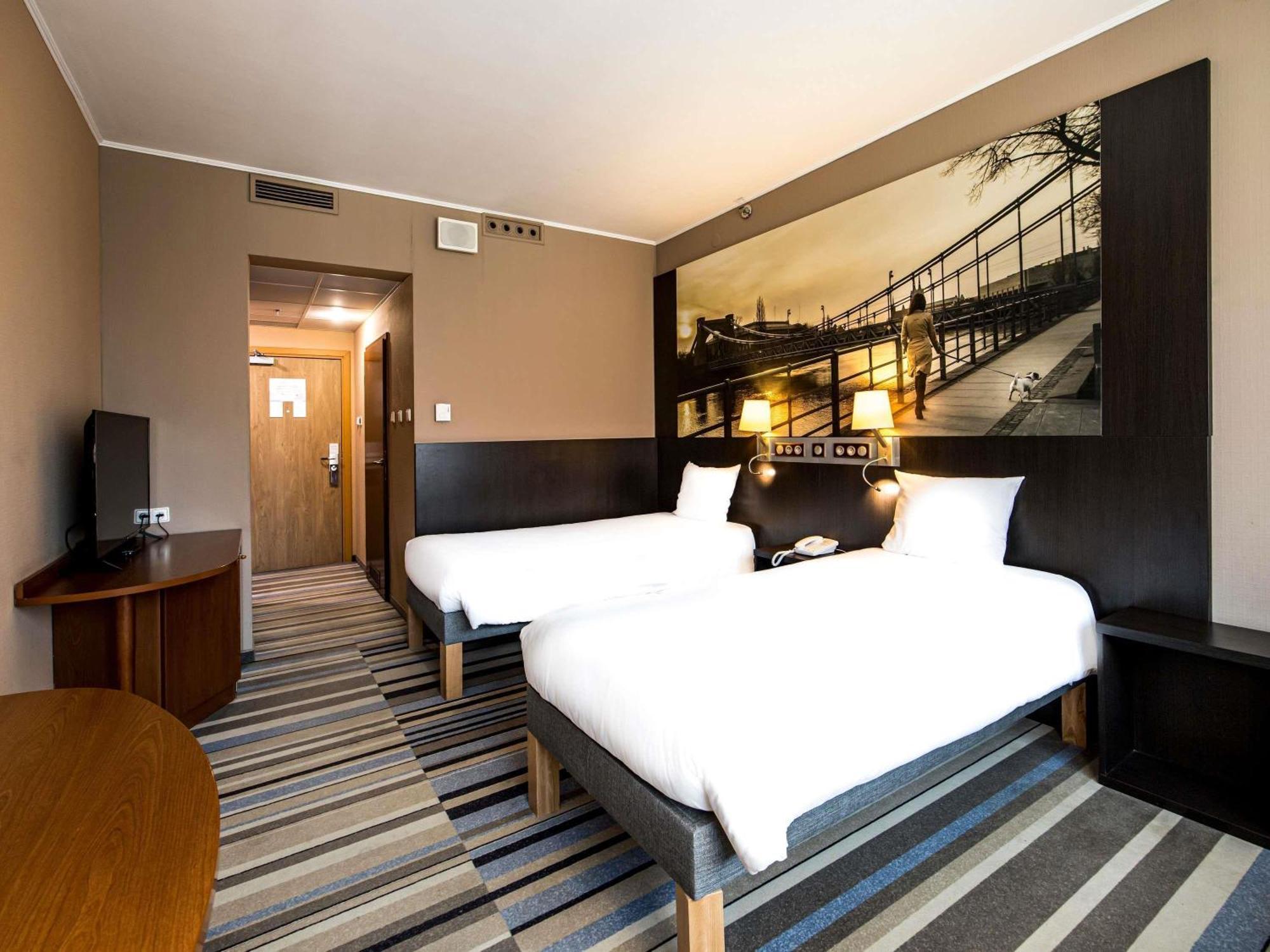 Classic Room two separate beds City or Cathedral View