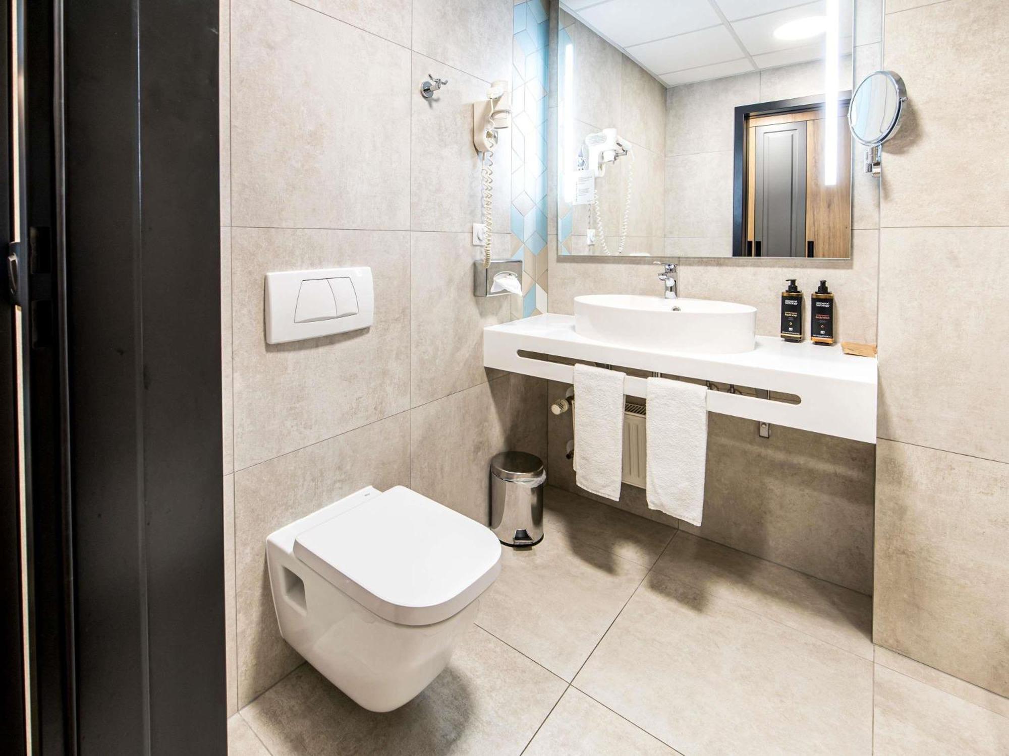 Classic Room newly renovated double bed City or Cathedral View