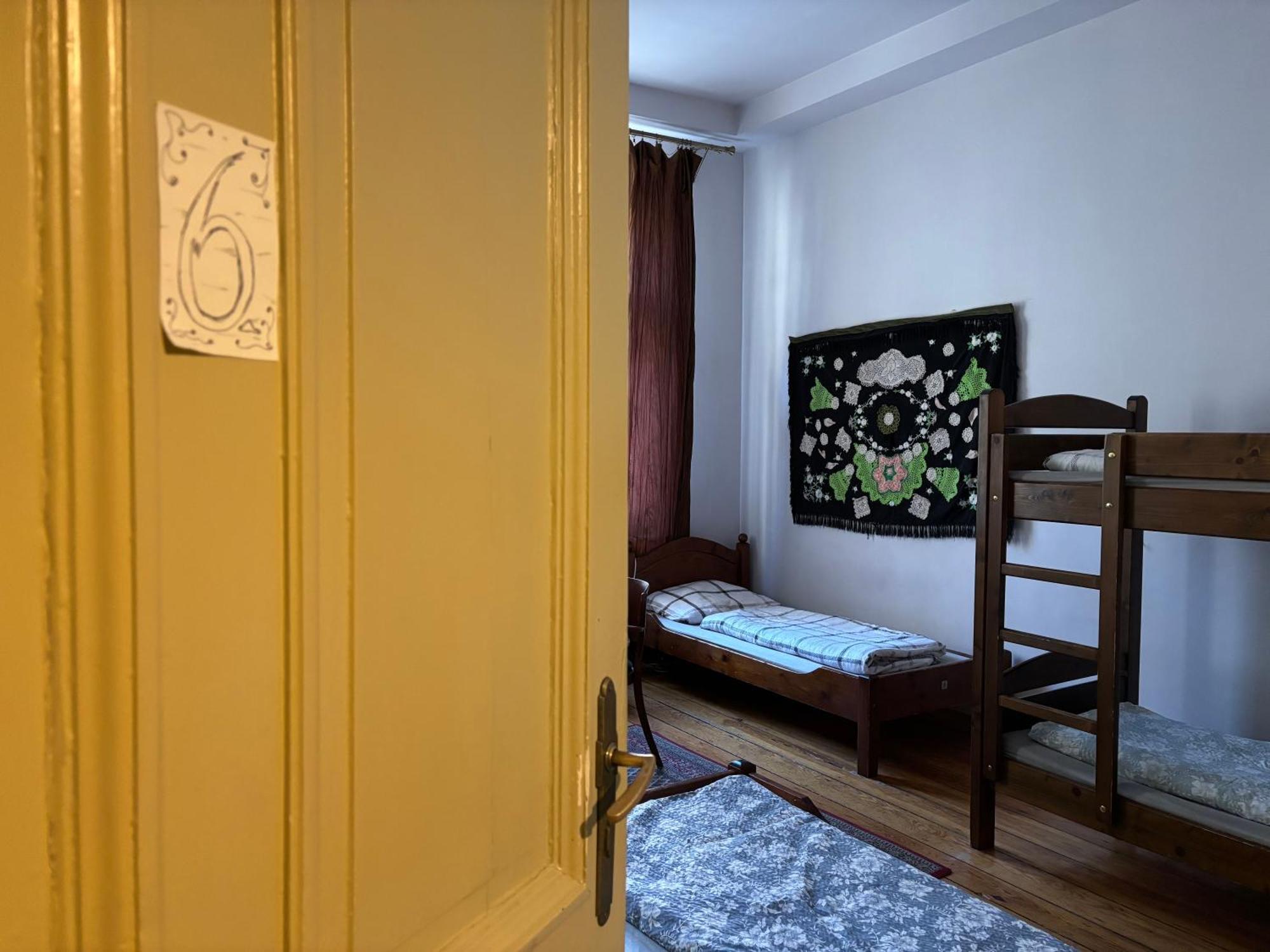 Bed 8-Bed Female Dormitory Room