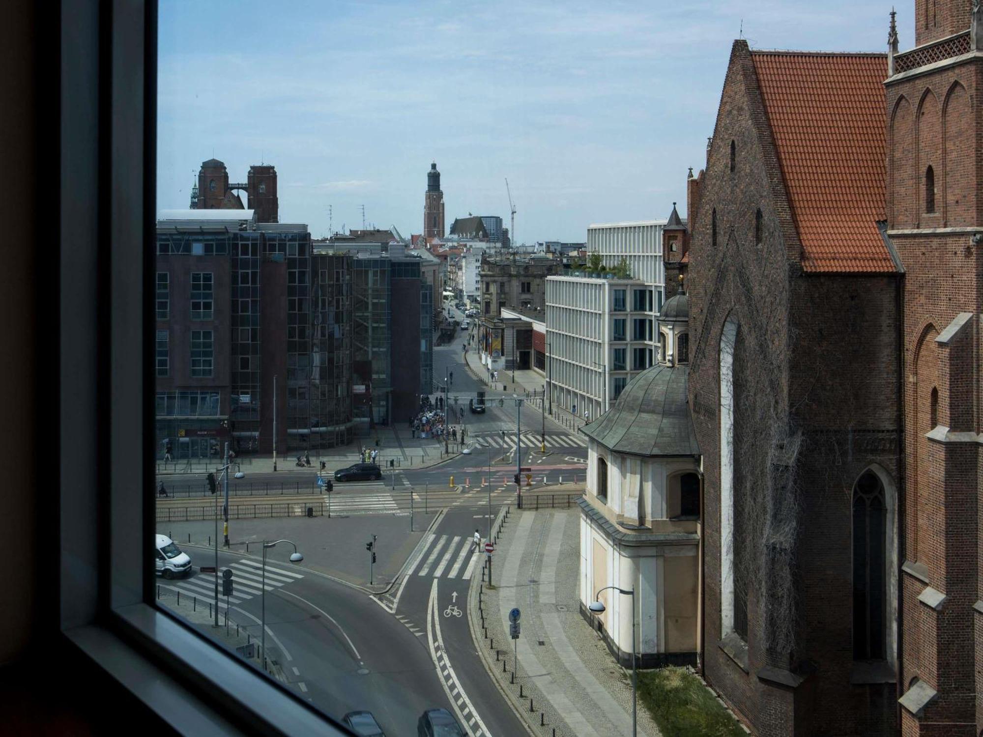 Classic Double Room Sofa City View