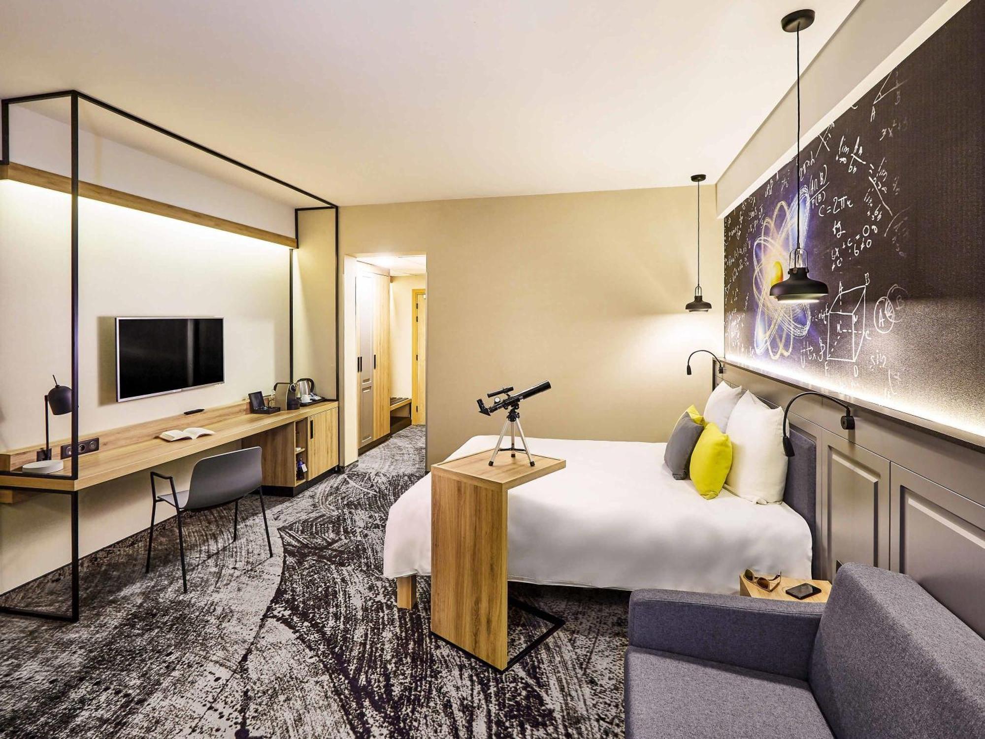 Privilege Room newly renovated double bed sofa City View