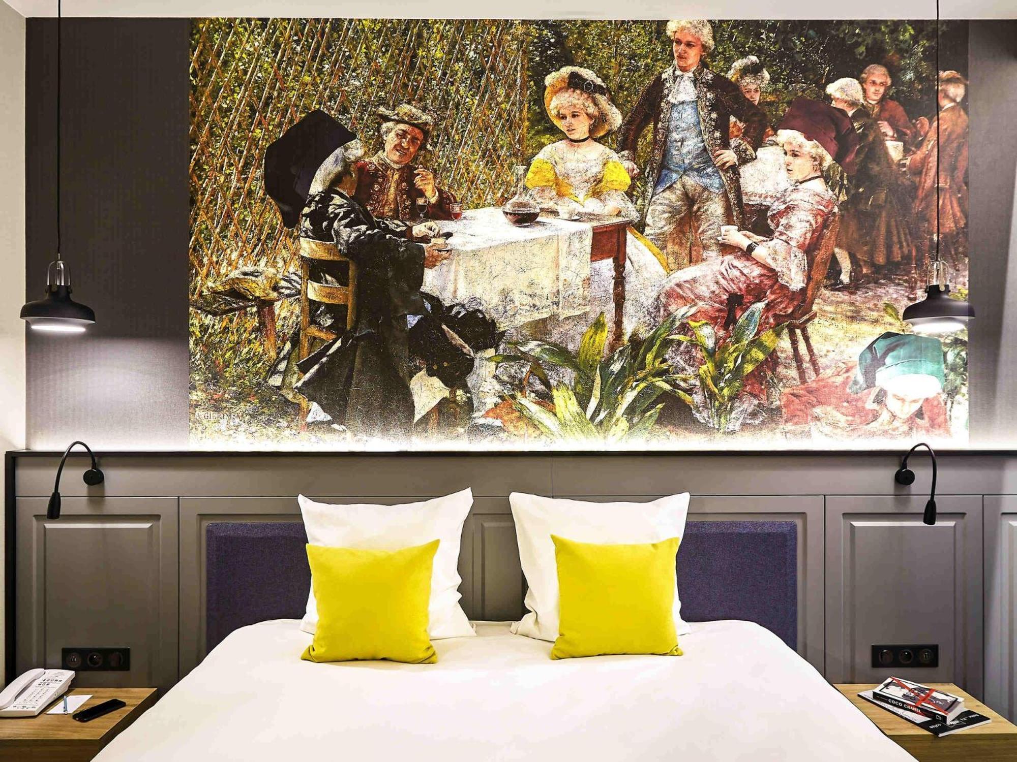 Classic Room newly renovated double bed City or Cathedral View