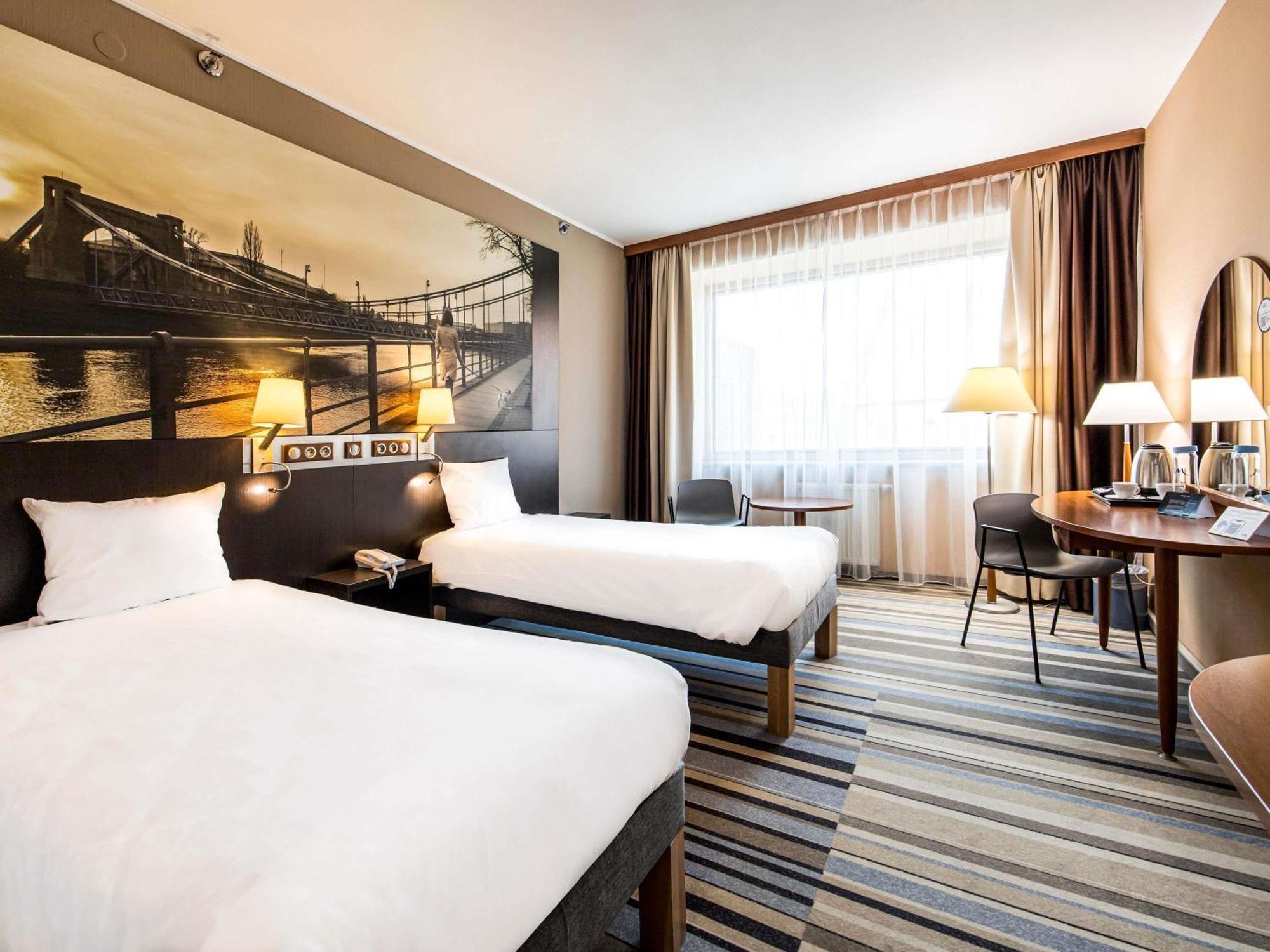 Classic Room two separate beds City or Cathedral View