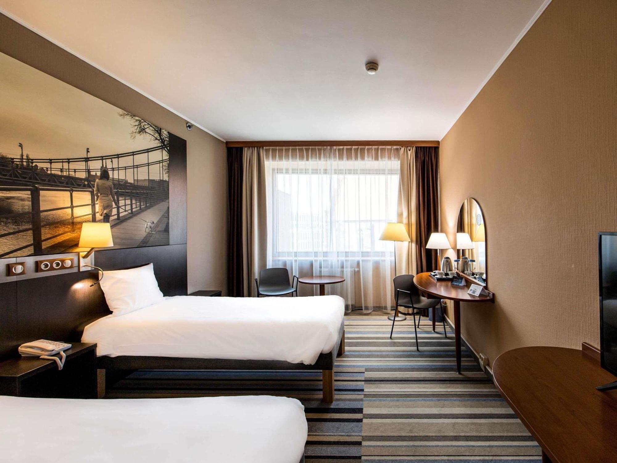 Classic Room two separate beds City or Cathedral View