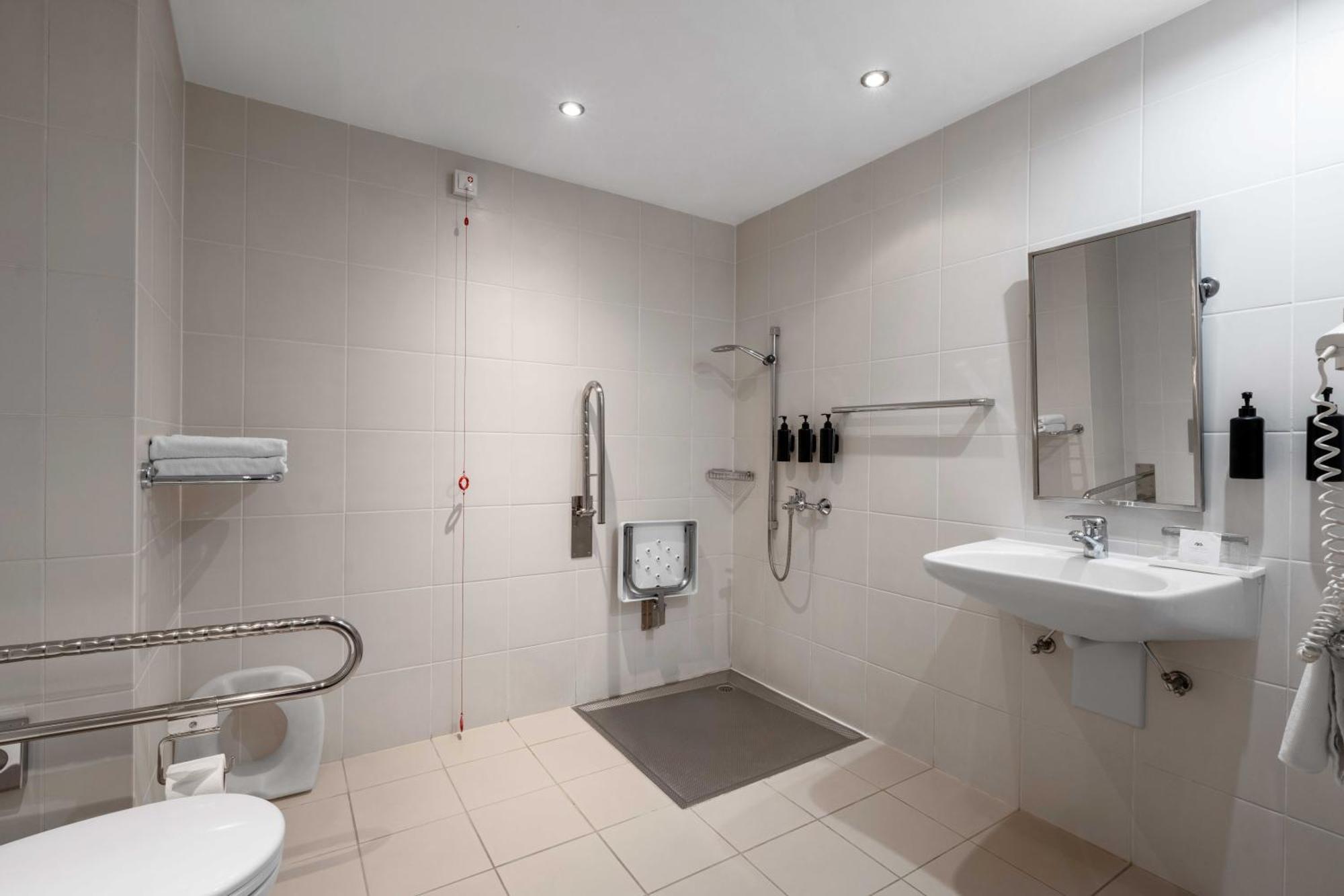 Classic King Room Mobility Access