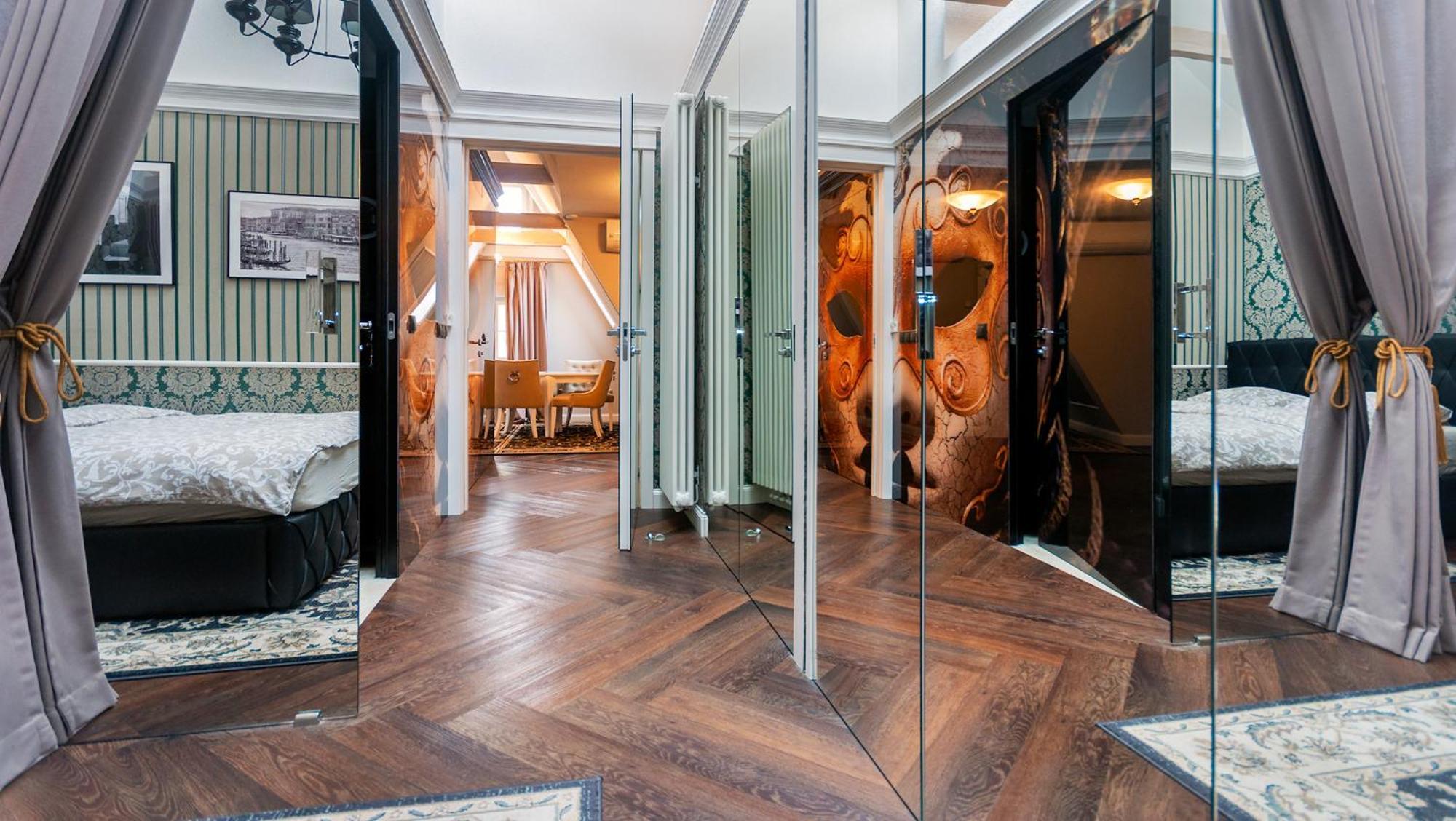 Deluxe Apartment