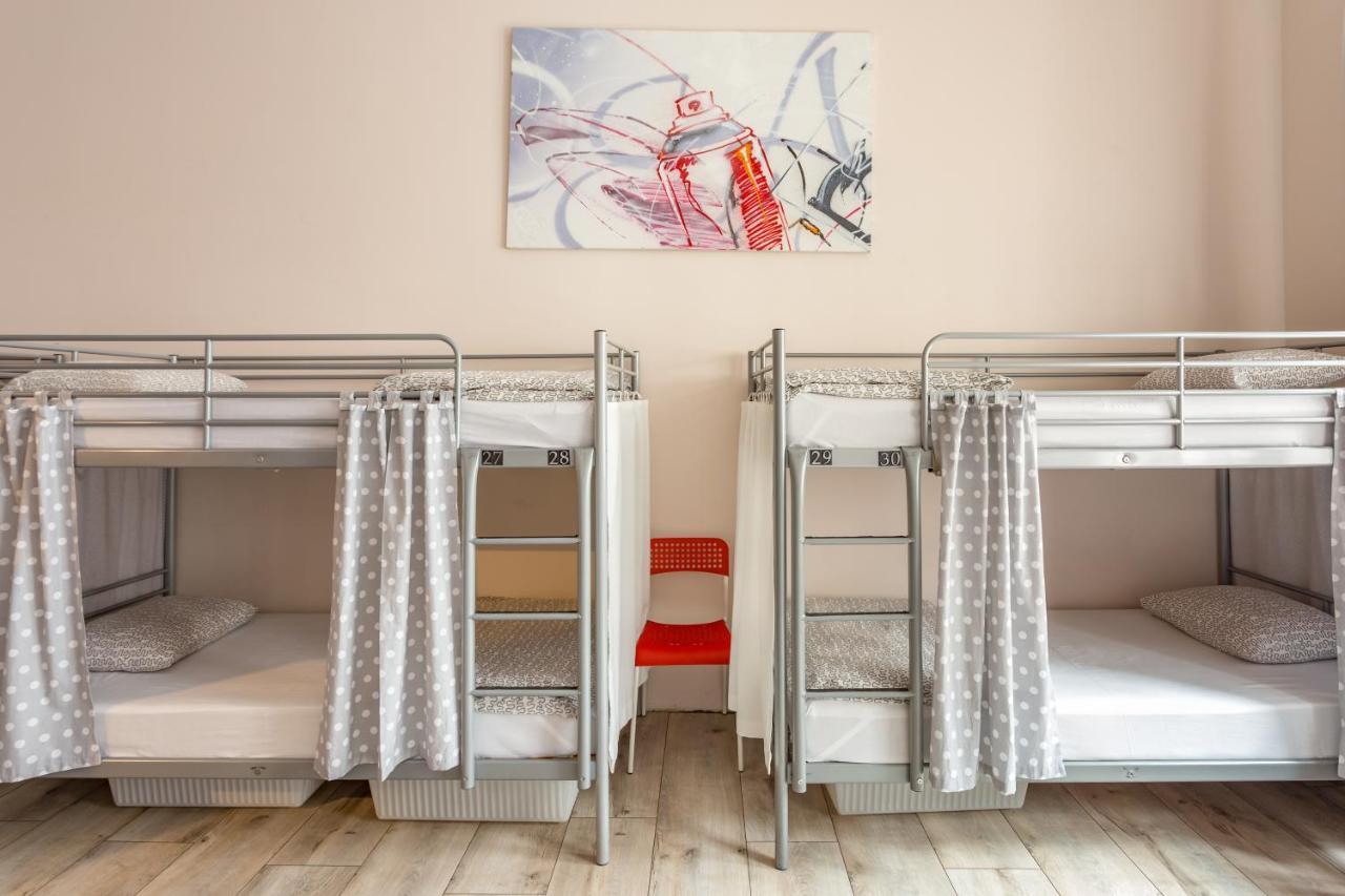 Single Bed 10-Bed Dormitory Room