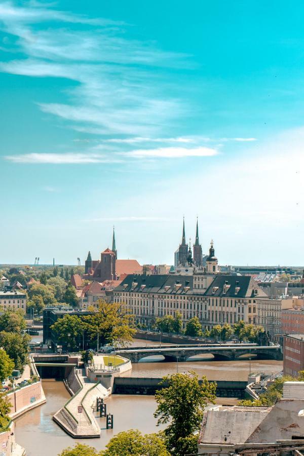One-Bedroom Apartment on 15th floor Old Town View