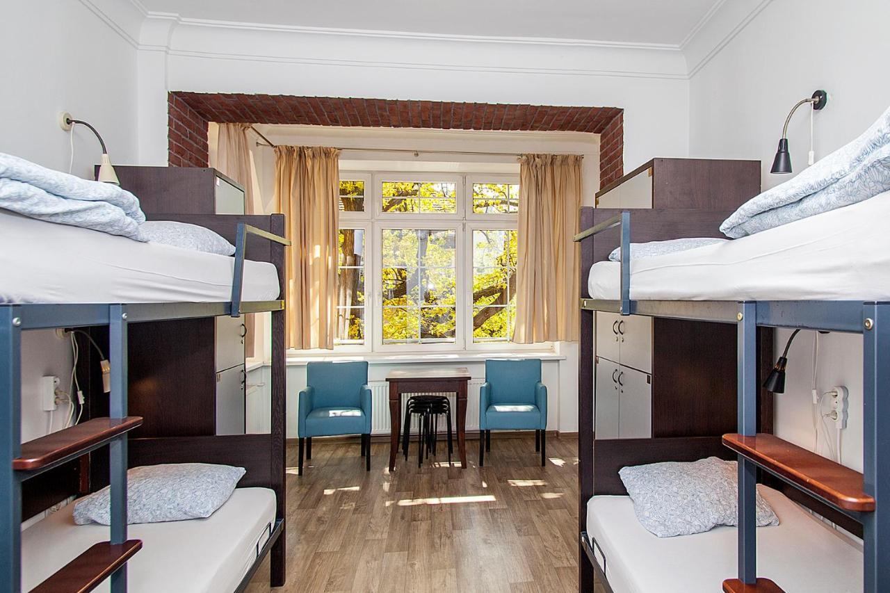 Bed 6-Bed Mixed Dormitory Room Bathroom