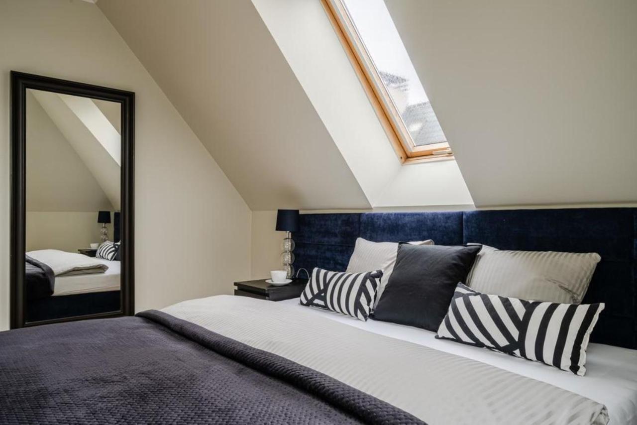 Two-Bedroom Apartment Wierzbowa 3
