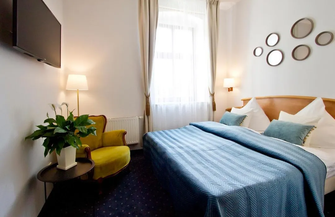 Hotel Bugatti-1