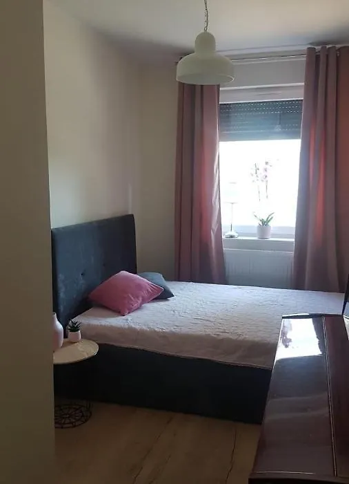Przytulne mieszkanie w cichej okolicy-1