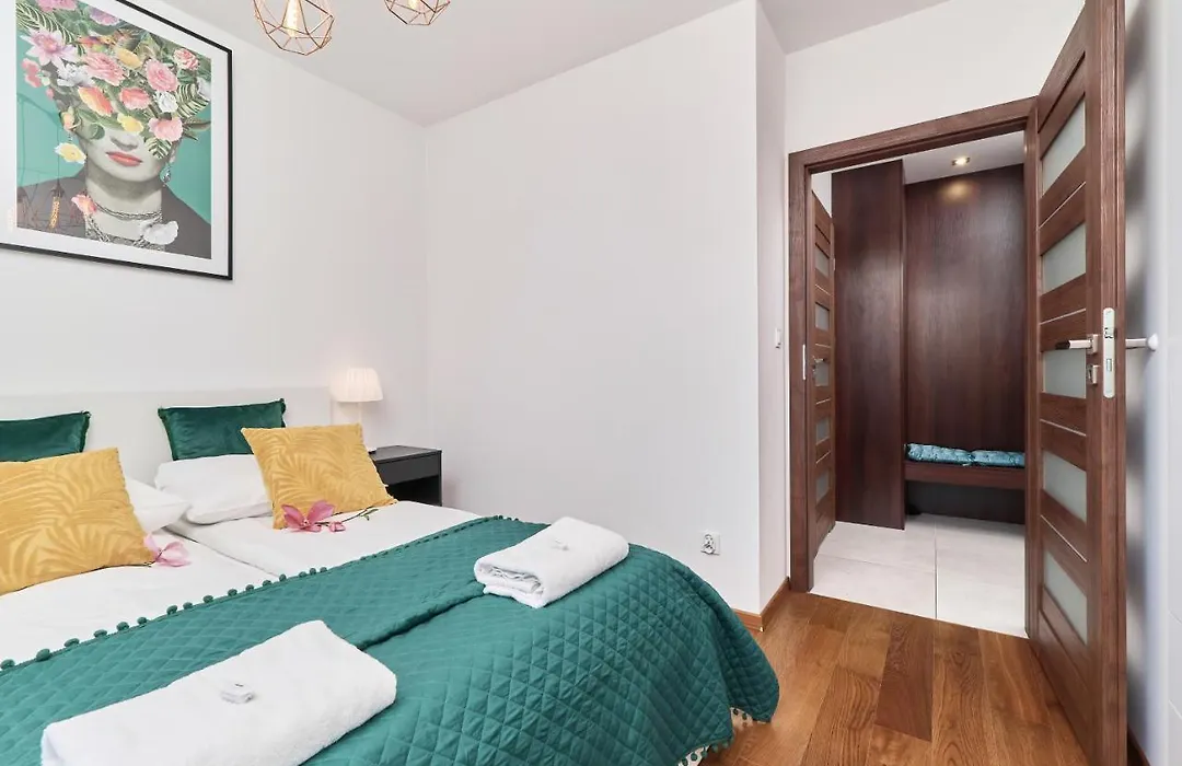 Nowa Teczowa Apartments Promenada Staromiejska By Noclegi Renters-1