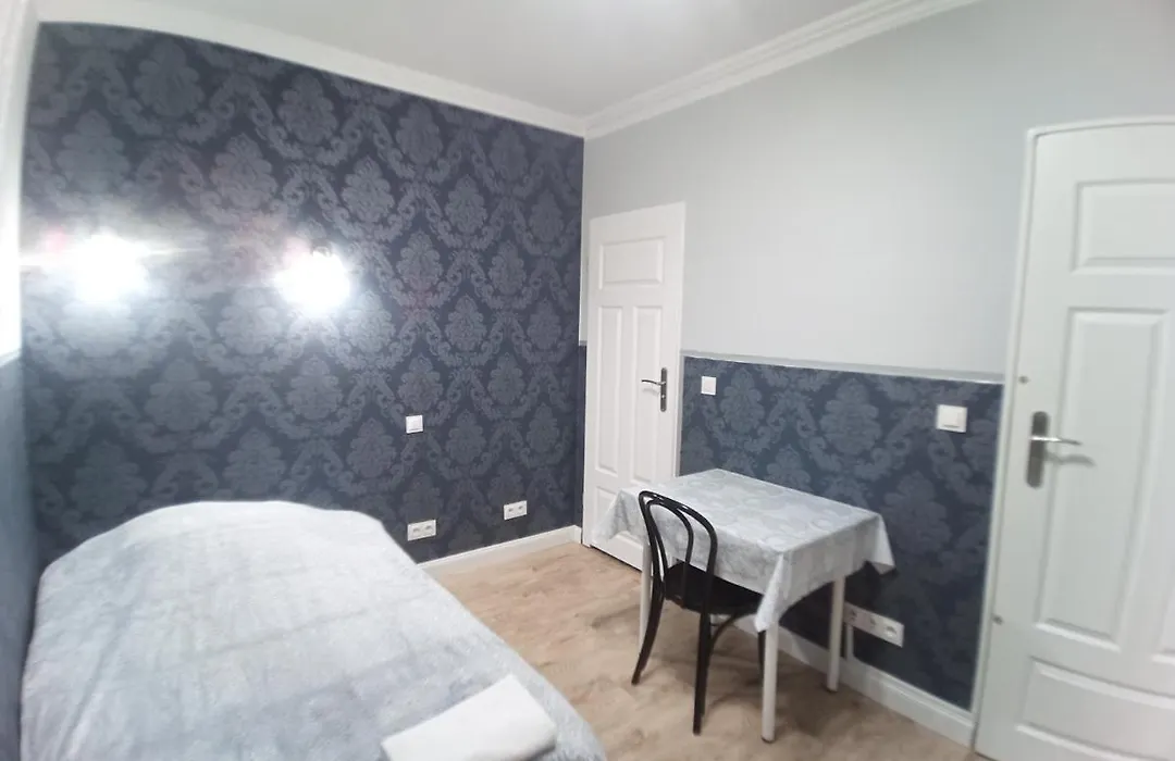 Studio Jutrzenka z łazienką by Apartamenty na dni Wrocław-1