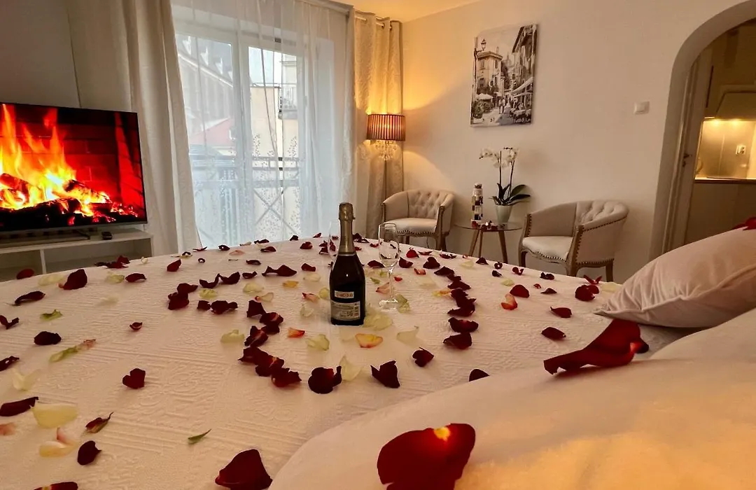Louis & Elza Old Town Romantic Apartments-1