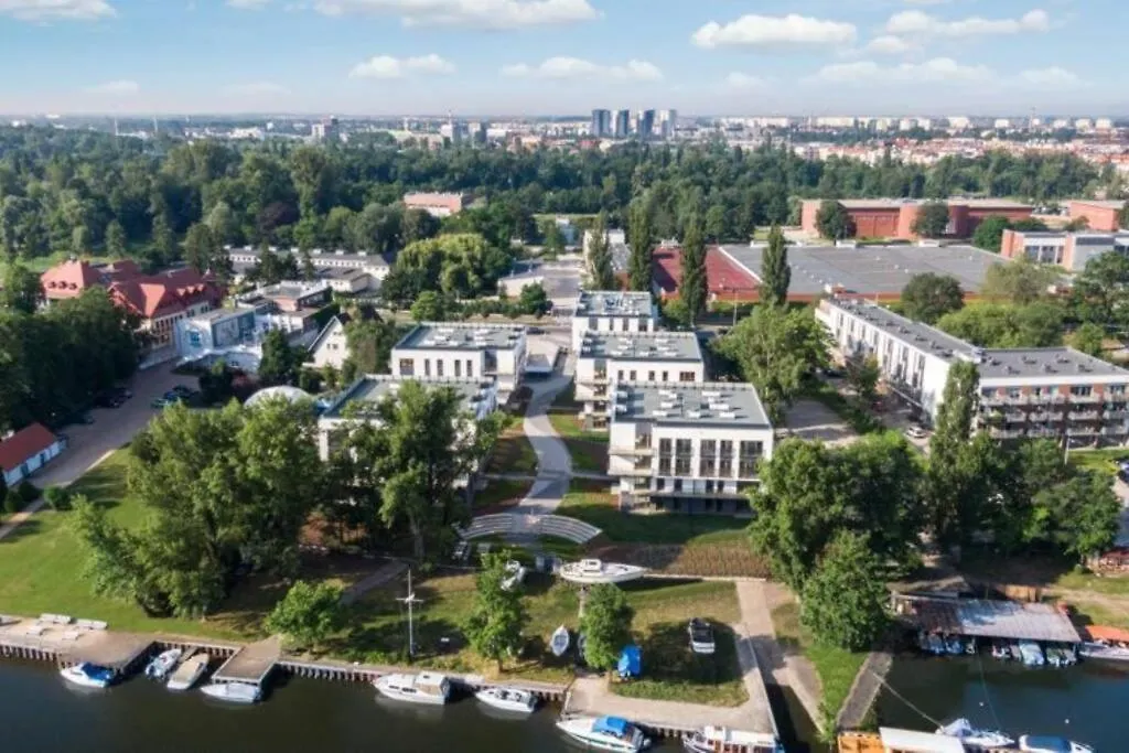 Art Marina nad rzeką z bezpłatnym parkingiem-1