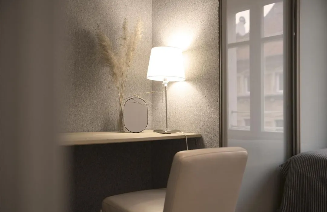 By The River And City Center - Comfortable Rooms-1