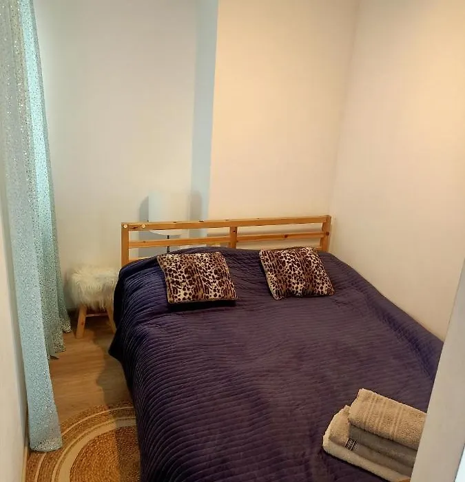 Przytulne studio - 2 pokoje,parking,blisko centrum-6km,tramwaj, Nflix, park, spokój,-1