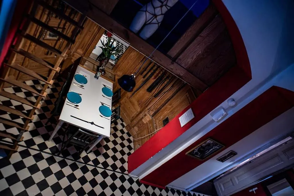 Vintage Bdsm Kinky Apartment - Entire 65M2 Space For Up To 6-Guests - Fully Equipped-1