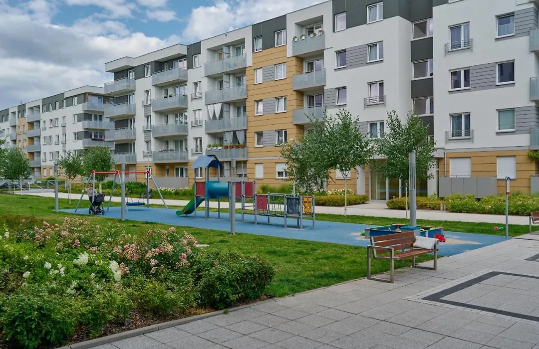 Spacious Apartment Suitable For Remote Work With Balcony & Parking By Noclegi Renters-1