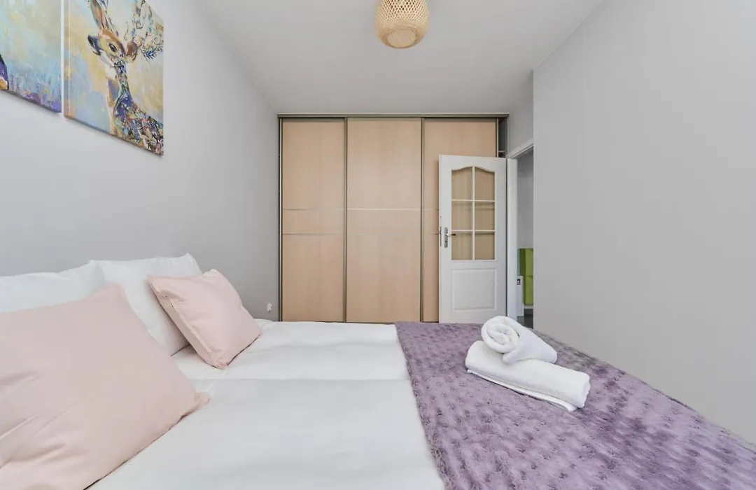 Peaceful Wroclaw Apartment For 4 Guests With Balcony By Noclegi Renters-1