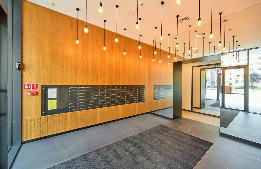 Nowoczesny Apartament Z Balkonem I Parkingiem W Centrum Wroclawia By Noclegi Renters-1