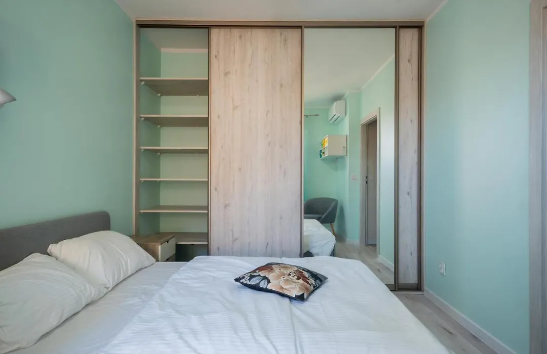 Krakowska Comfort Apartment by BookingHost-1