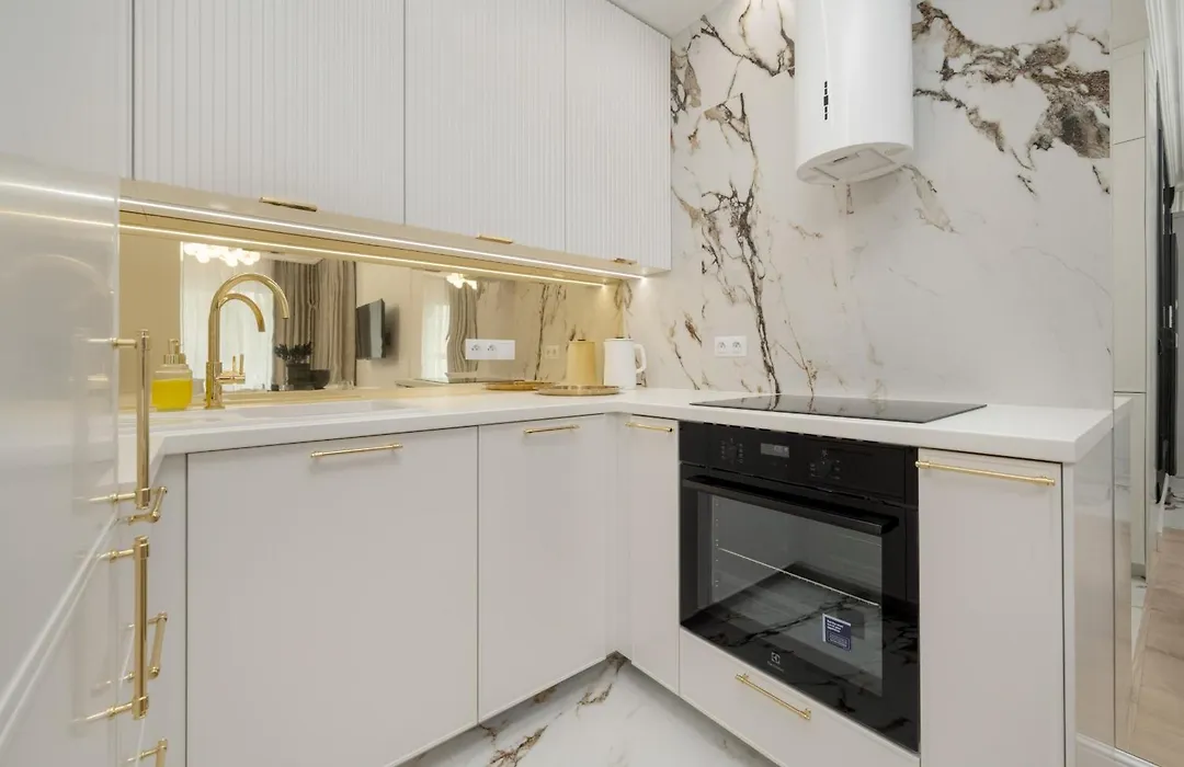Elegant Apartment with Parking on Kępa Mieszczańska Wrocław by Renters Prestige-1