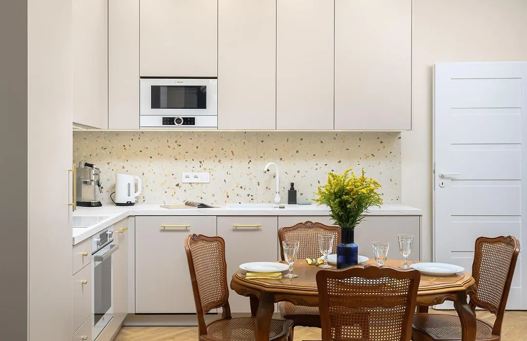 Quiet Apartment On The Main Square, 2 Bathrooms-1