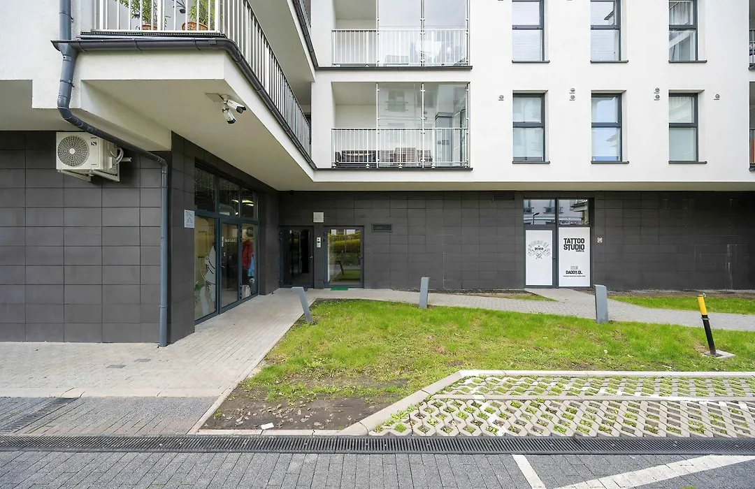 Kukuczki 7 Stylowy Apartament we Wrocławiu by Noclegi Renters-1