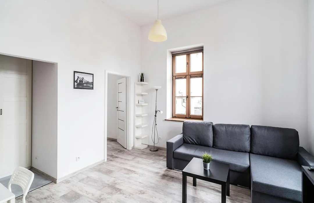 Apartament z osobną sypialnią w pięknej kamienicy w centrum-1