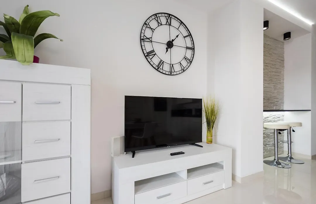Riverside Harmony Chic Apartment By Bookinghost-1