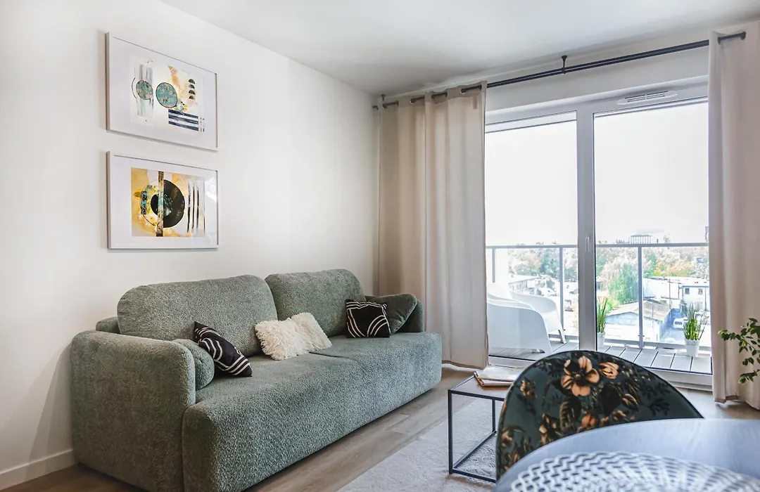 Komfortowy Apartament Z Balkonem I Parkingiem-1