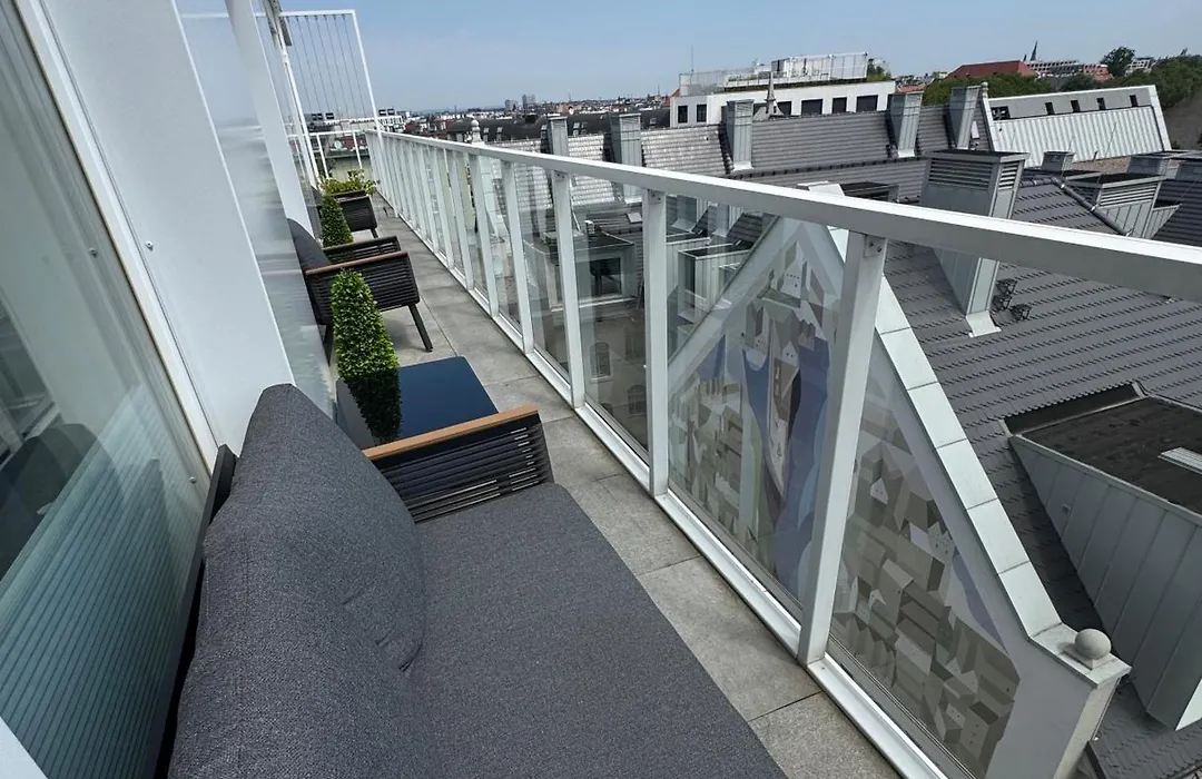 Nice View Apartment, Free Underground Parking, City Square 6 Min-1