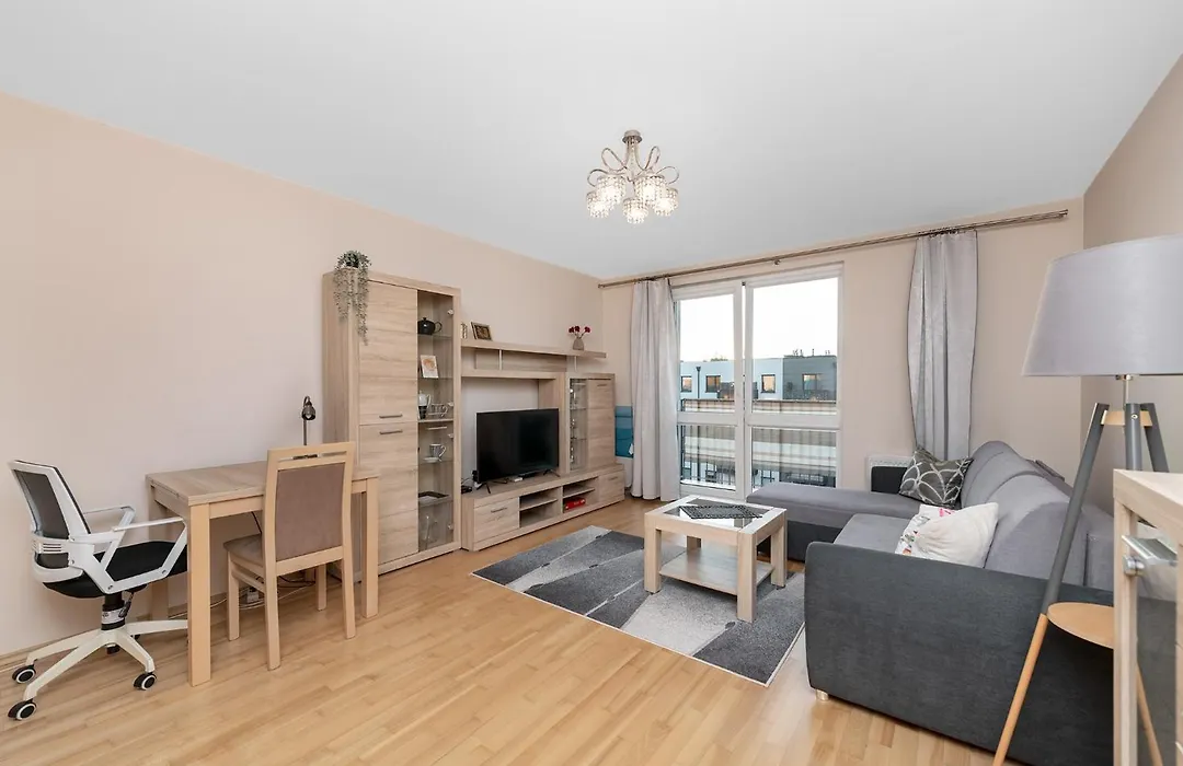 Cozy Corner: Apartment With Wifi And Private Balcony-1